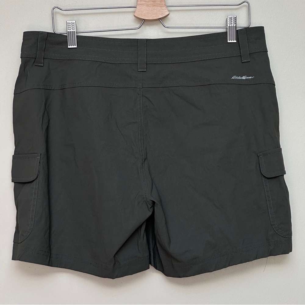 Eddie Bauer Women’s Summer Trail Cargo Shorts Olive Green Size 12 - Picture 2 of 8